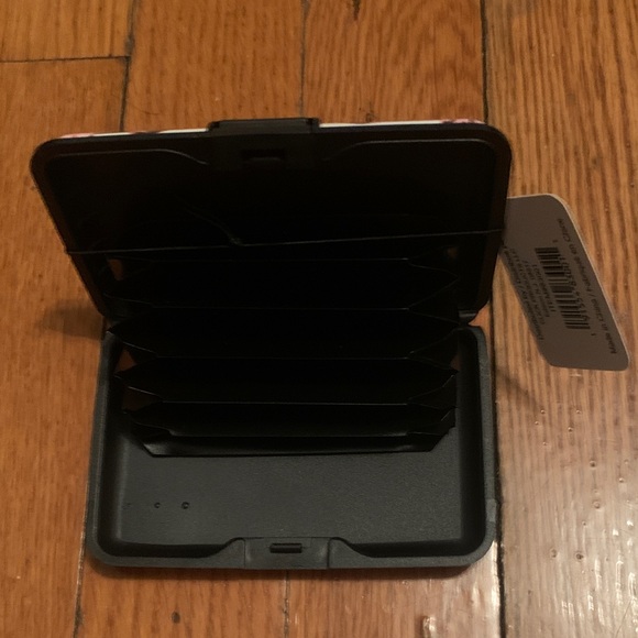 NWT card holder & eye masks (2 pieces) - Picture 6 of 10